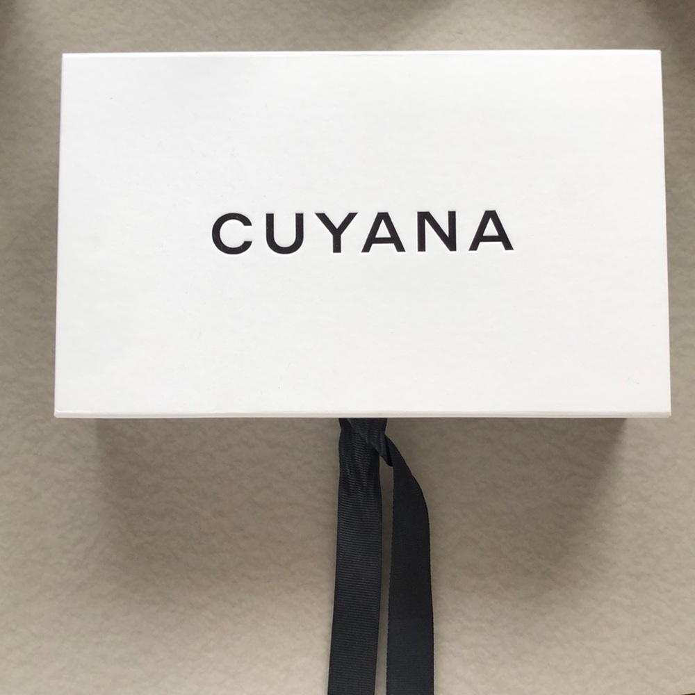 Cuyana Passport Wallet Box
